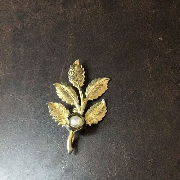 Vintage, gold tone, and curl like branch brooch - Picture 1 of 3